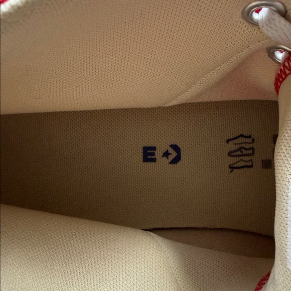 Men’s 10.5 Red High Top Sneakers - Picture 7 of 9